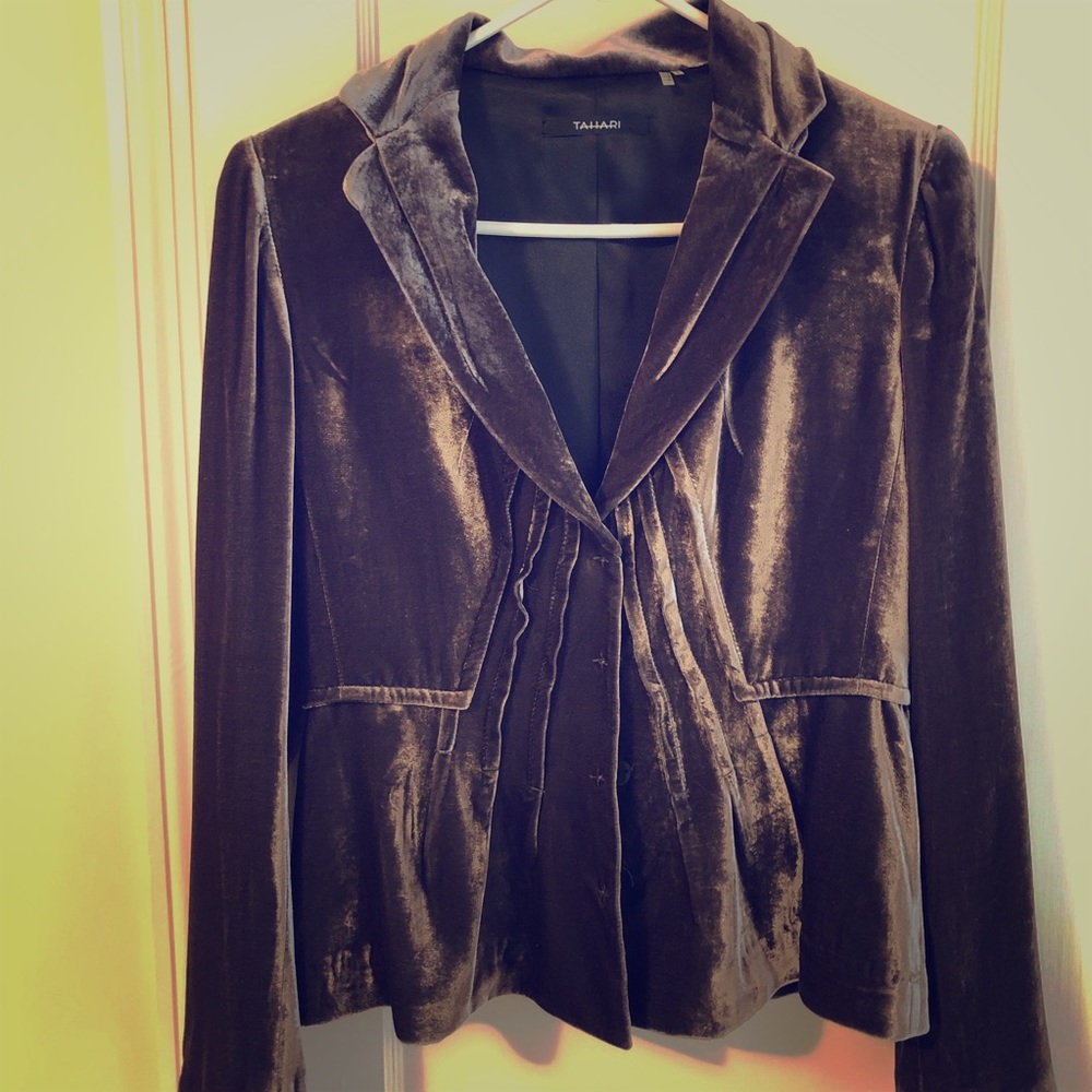Taupe silk velvet blazer with 4-button closure